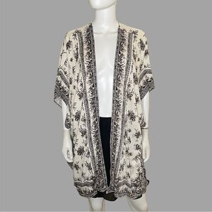 Max Studio Acorn Berry Floral Cluster Print‎ Kimono